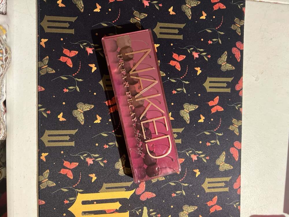 Urban Decay Naked Cherry Eyeshadow Palette - 12 Shades